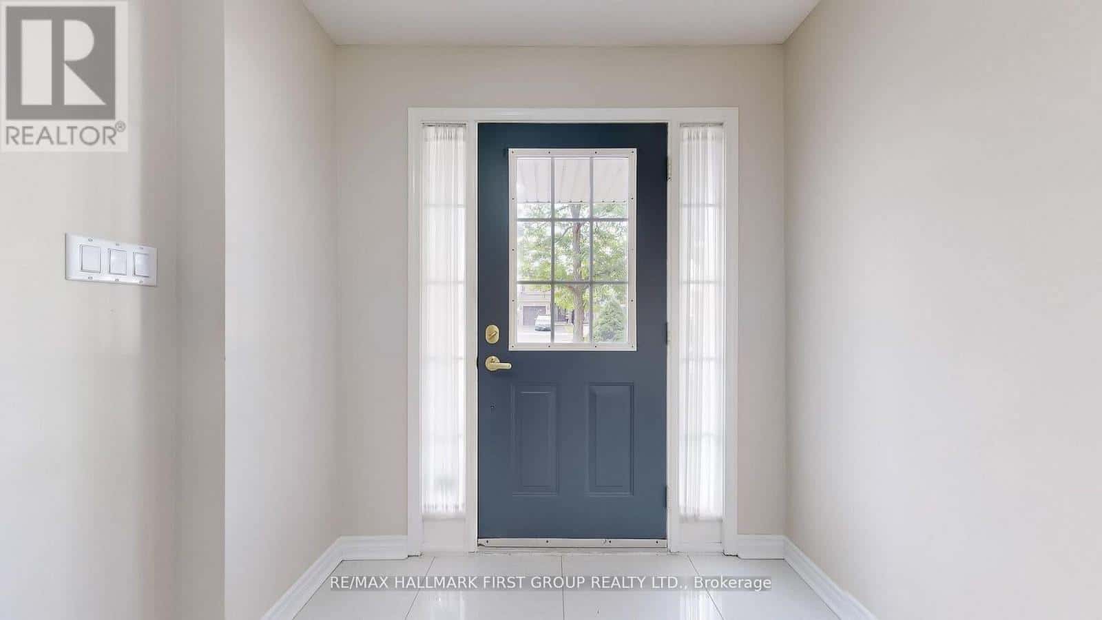 1552 AVONMORE SQUARE — Pickering (Town Centre), Ontario - Photo 5 of 47