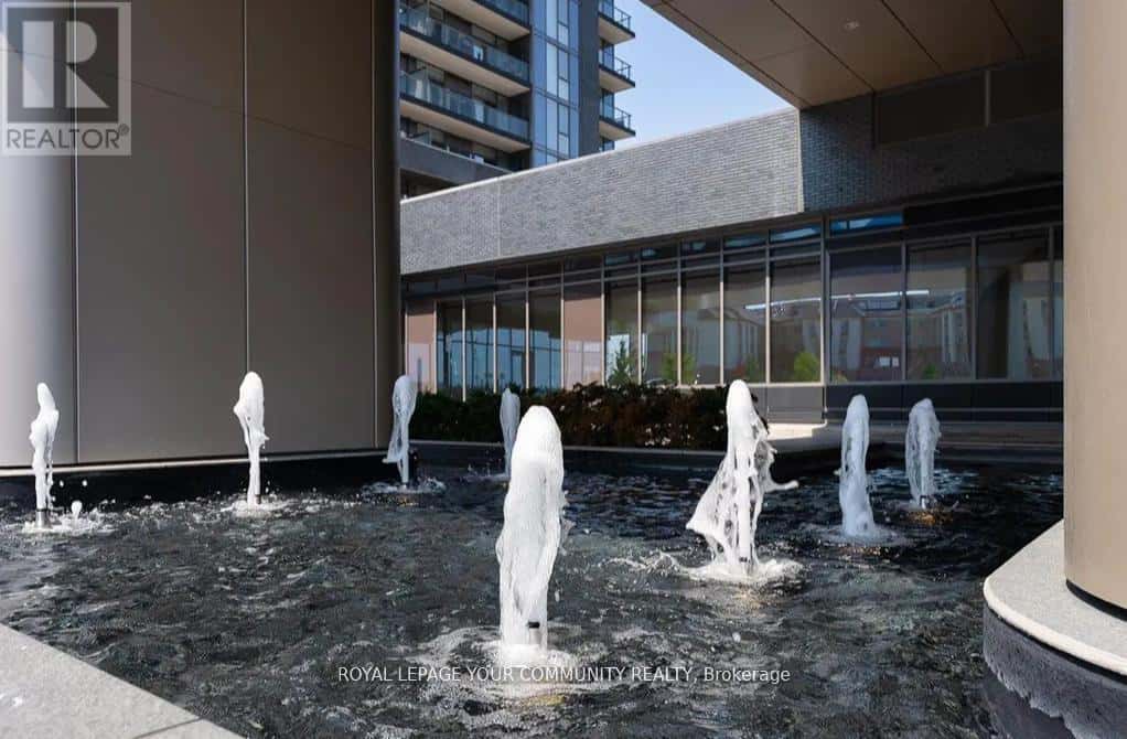 404 - 20 GATINEAU DRIVE — Vaughan (Beverley Glen), Ontario - Photo 2 of 26