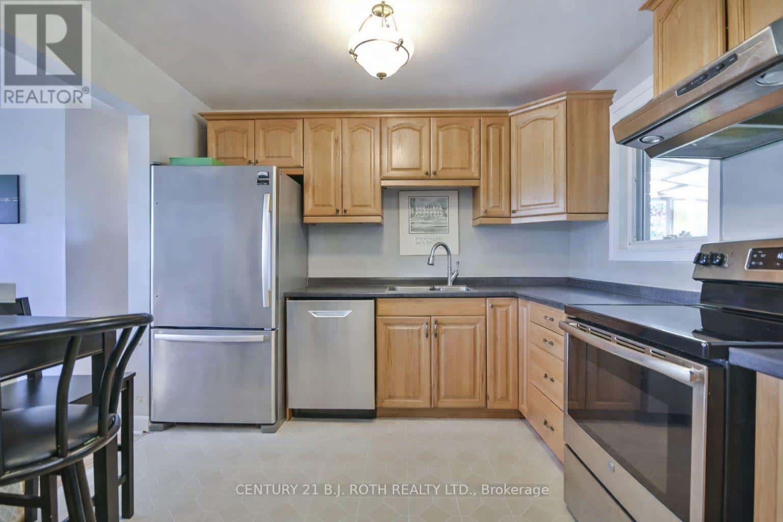 63 DAVIDSON STREET — Barrie (Wellington), Ontario - Photo 5 of 21