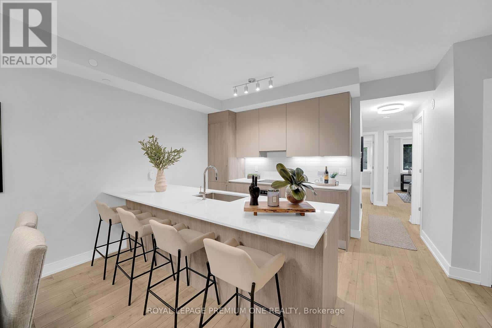 13 - 66 LONG BRANCH AVENUE — Toronto (Long Branch), Ontario - Photo 5 of 26