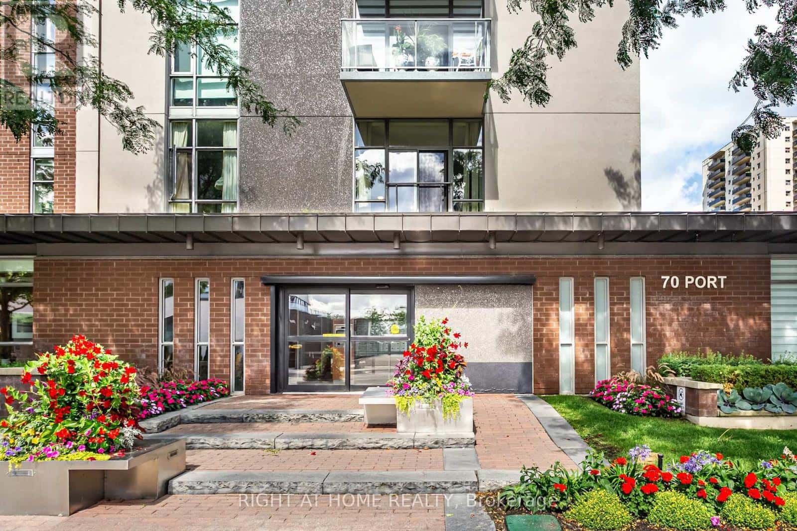 405 - 70 PORT STREET E — Mississauga (Port Credit), Ontario - Photo 3 of 28