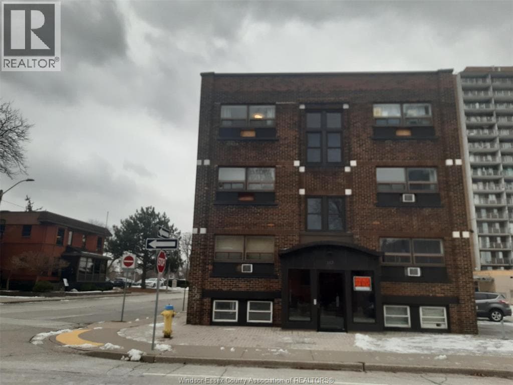 147 JANETTE AVENUE — Windsor, Ontario - Main photo