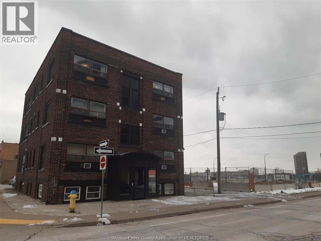 147 JANETTE AVENUE — Windsor, Ontario - Photo 2 of 3