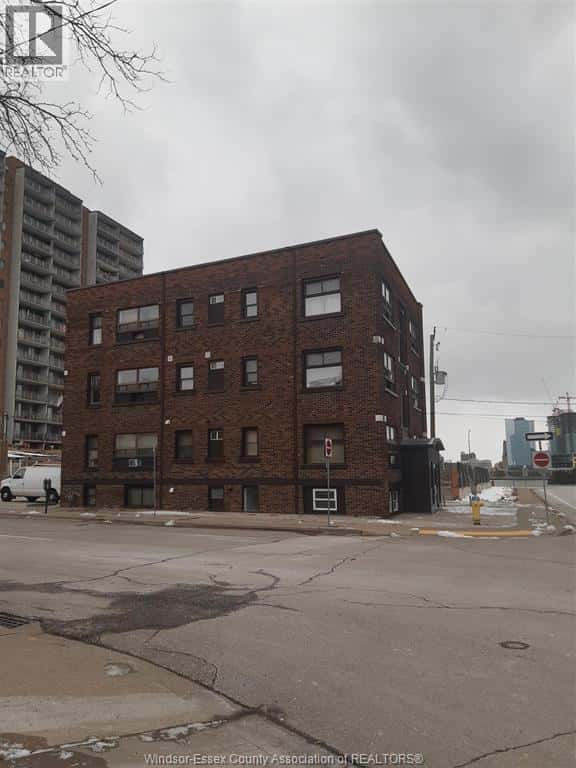 147 JANETTE AVENUE — Windsor, Ontario - Photo 3 of 3