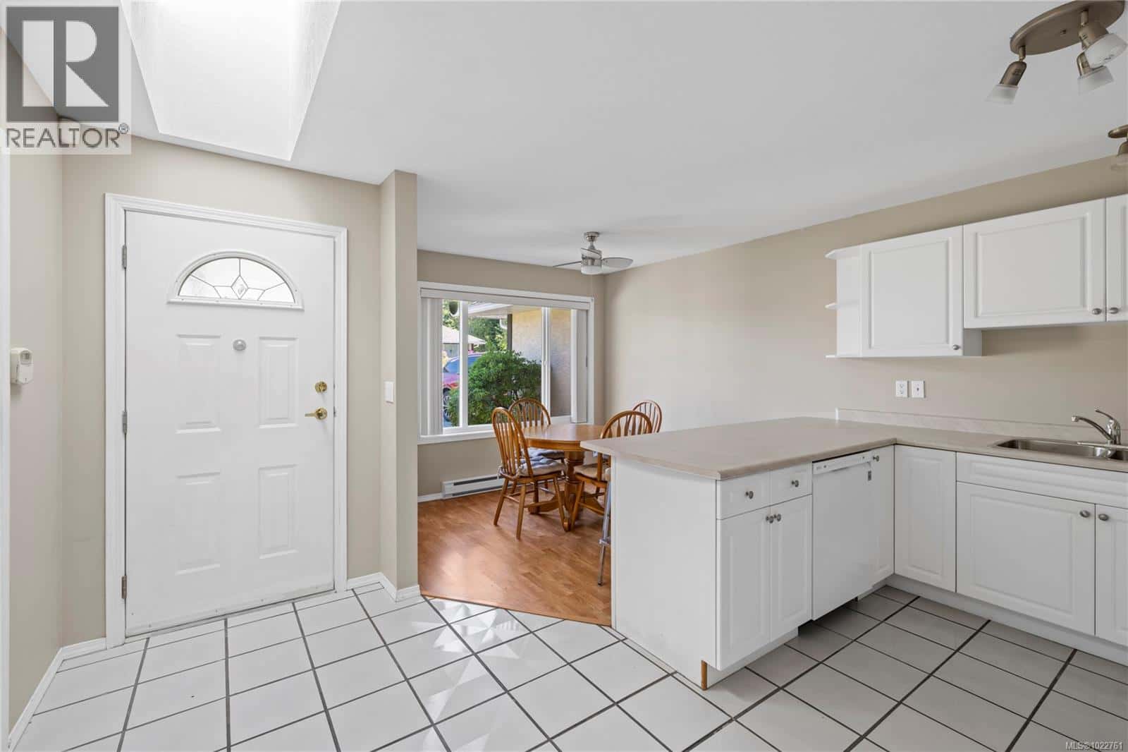 11 454 Morison Ave — Parksville, British Columbia - Photo 2 of 30