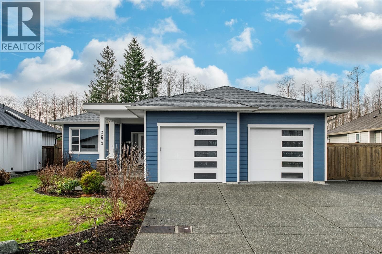 2270 Forest Grove Dr — Campbell River, British Columbia - Main photo