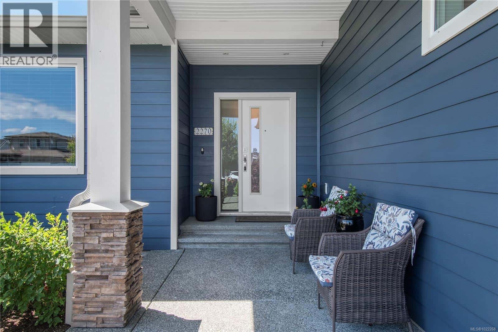 2270 Forest Grove Dr — Campbell River, British Columbia - Photo 4 of 46