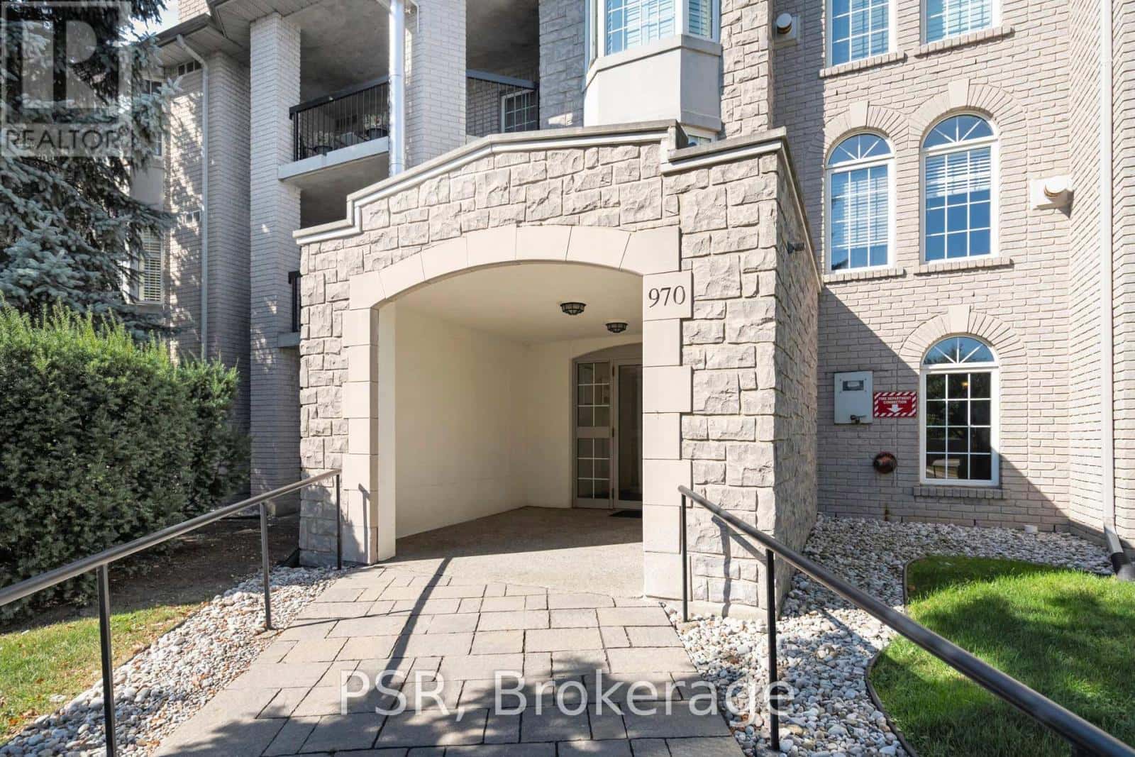 302 - 970 GOLF LINKS ROAD — Hamilton (Meadowlands), Ontario - Photo 3 of 32