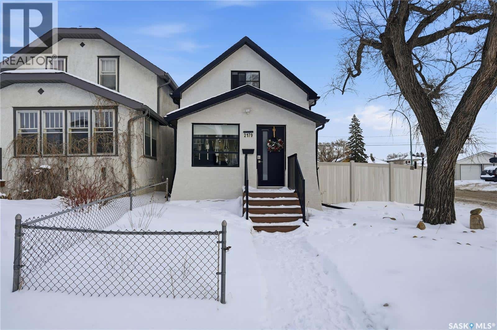 2179 Broder STREET — Regina, Saskatchewan - Photo 2 of 40