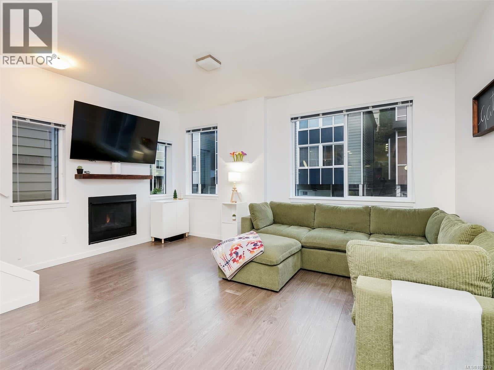 3360 Crossbill Terr — Langford, British Columbia - Photo 2 of 25