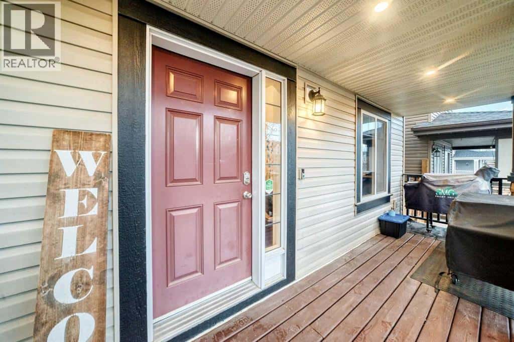 58 Reunion Grove NW — Airdrie, Alberta - Photo 4 of 26