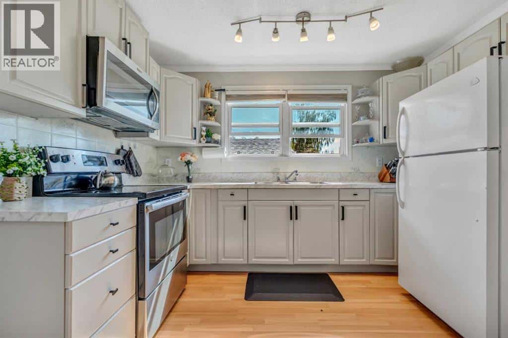 4771 Rundlehorn Drive NE — Calgary, Alberta - Photo 2 of 41