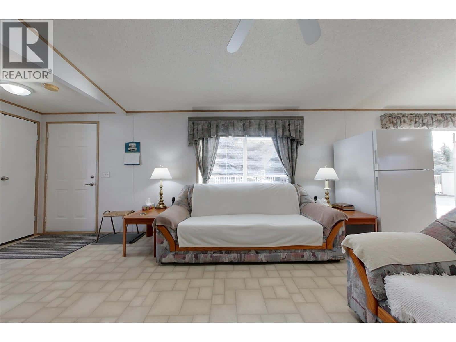 2404 28TH Street — Lister, British Columbia - Photo 2 of 25