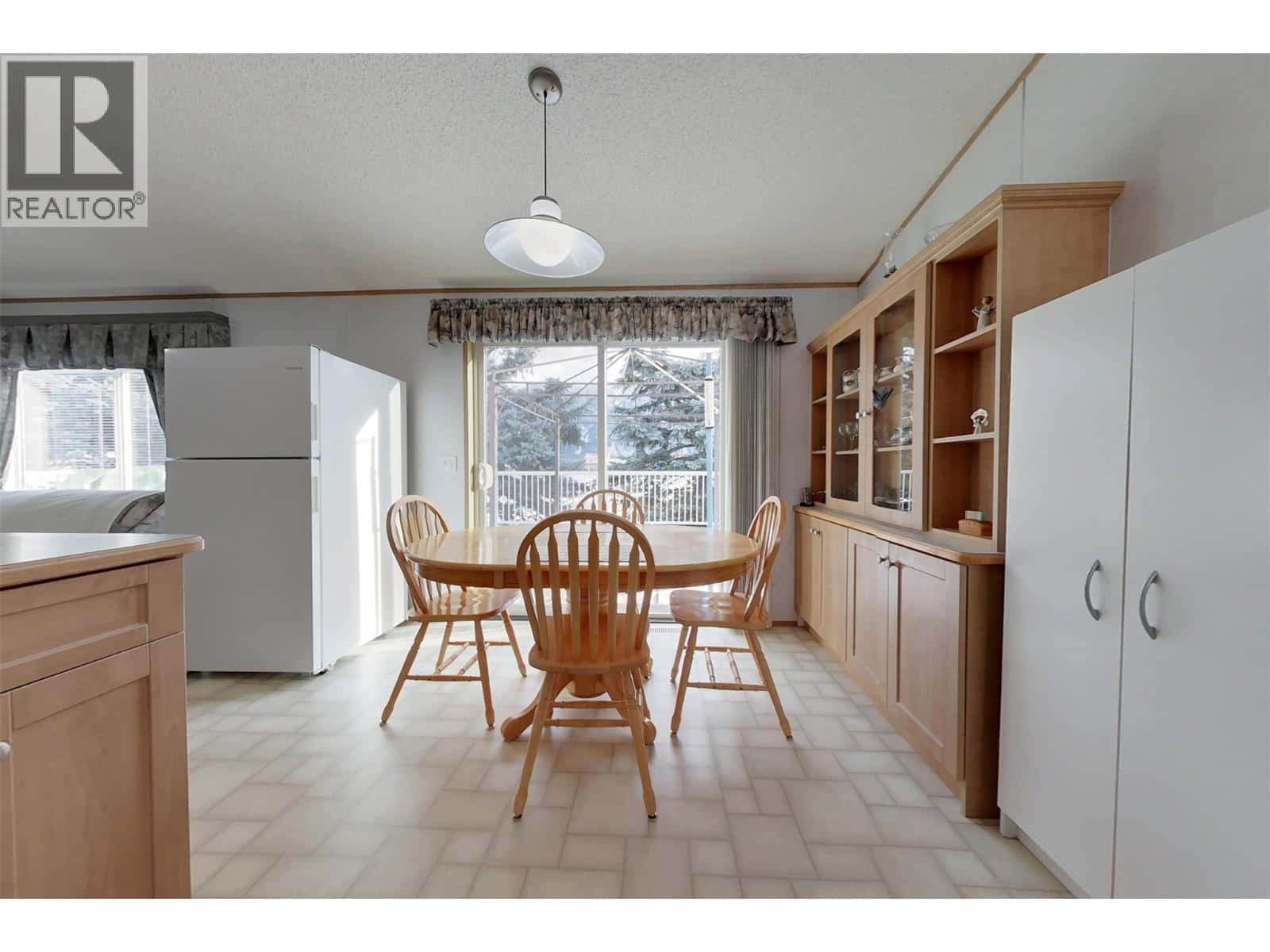 2404 28TH Street — Lister, British Columbia - Photo 4 of 25