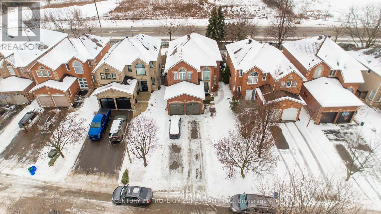 33 EARLY STREET — Halton Hills (Georgetown), Ontario - Photo 2 of 50