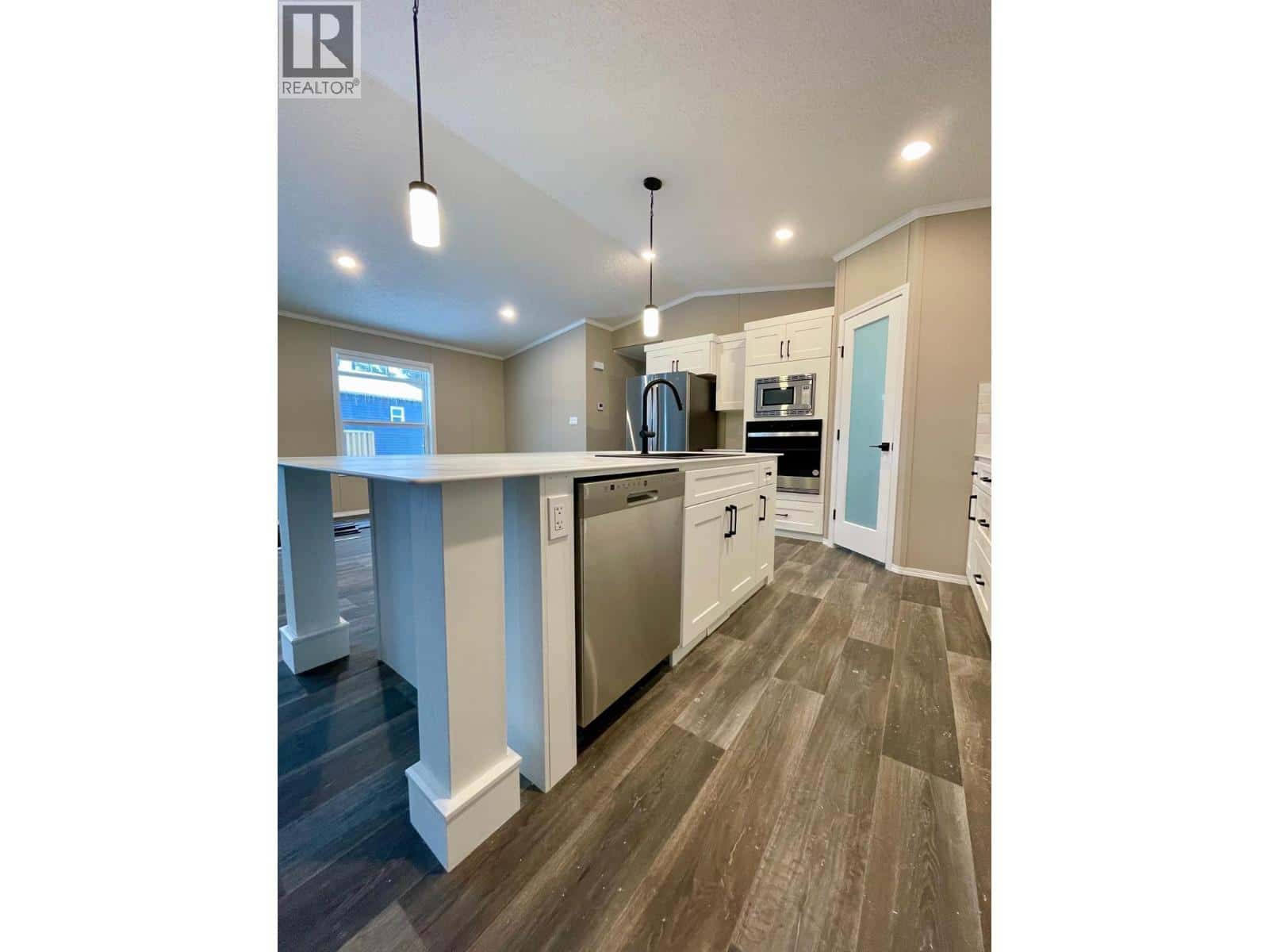 22 Cherokee Drive — Elkford, British Columbia - Photo 3 of 29