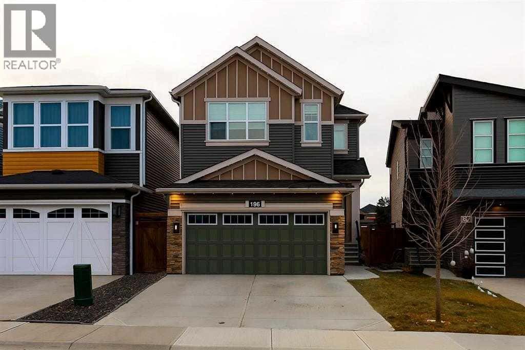 196 Belmont Terrace SW — Calgary, Alberta - Photo 2 of 40