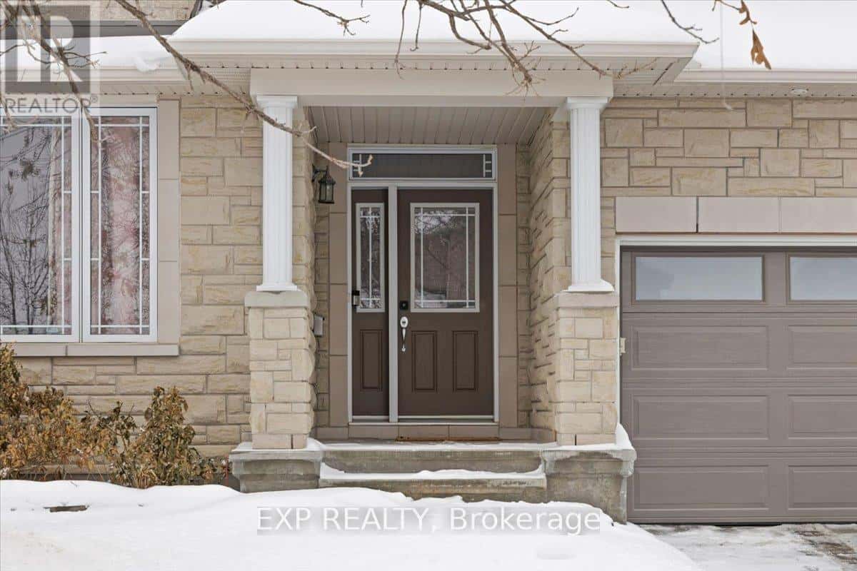 300 GRAYBURN WAY — Ottawa, Ontario - Photo 3 of 44