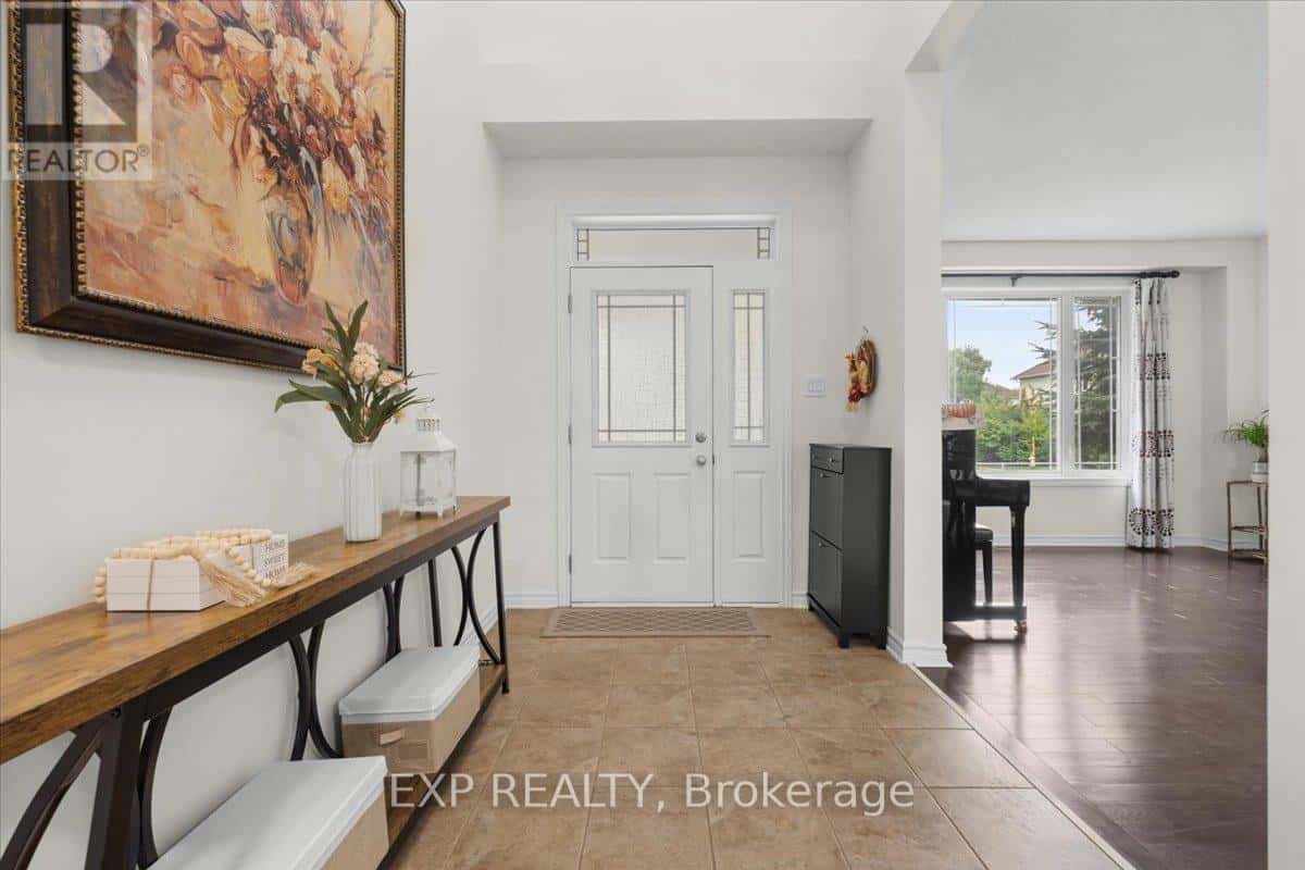 300 GRAYBURN WAY — Ottawa, Ontario - Photo 4 of 44