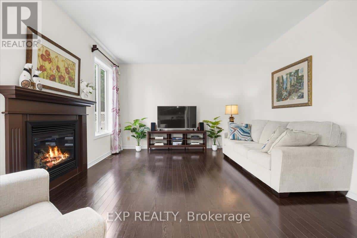 300 GRAYBURN WAY — Ottawa, Ontario - Photo 5 of 44