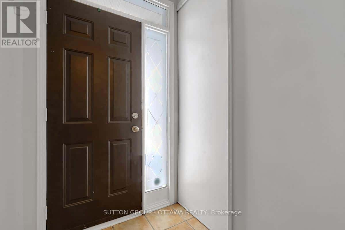 17 GLENHAVEN PRIVATE — Ottawa, Ontario - Photo 2 of 31