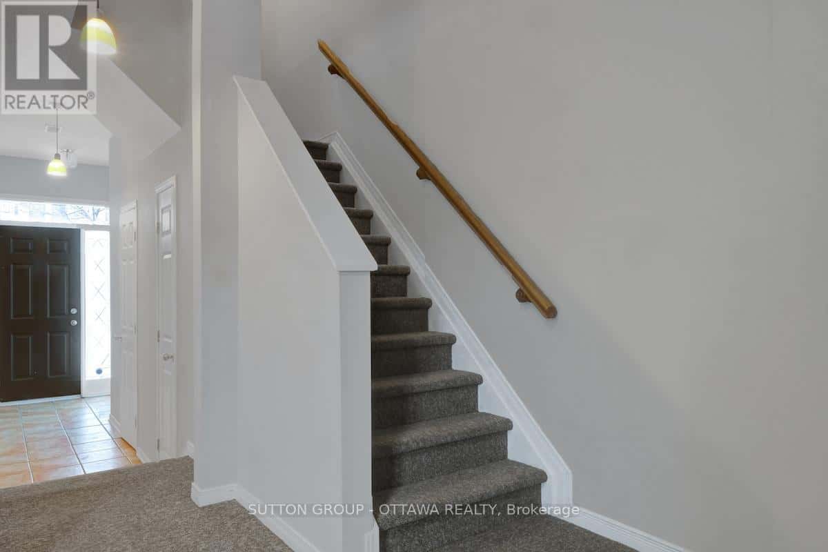 17 GLENHAVEN PRIVATE — Ottawa, Ontario - Photo 3 of 31