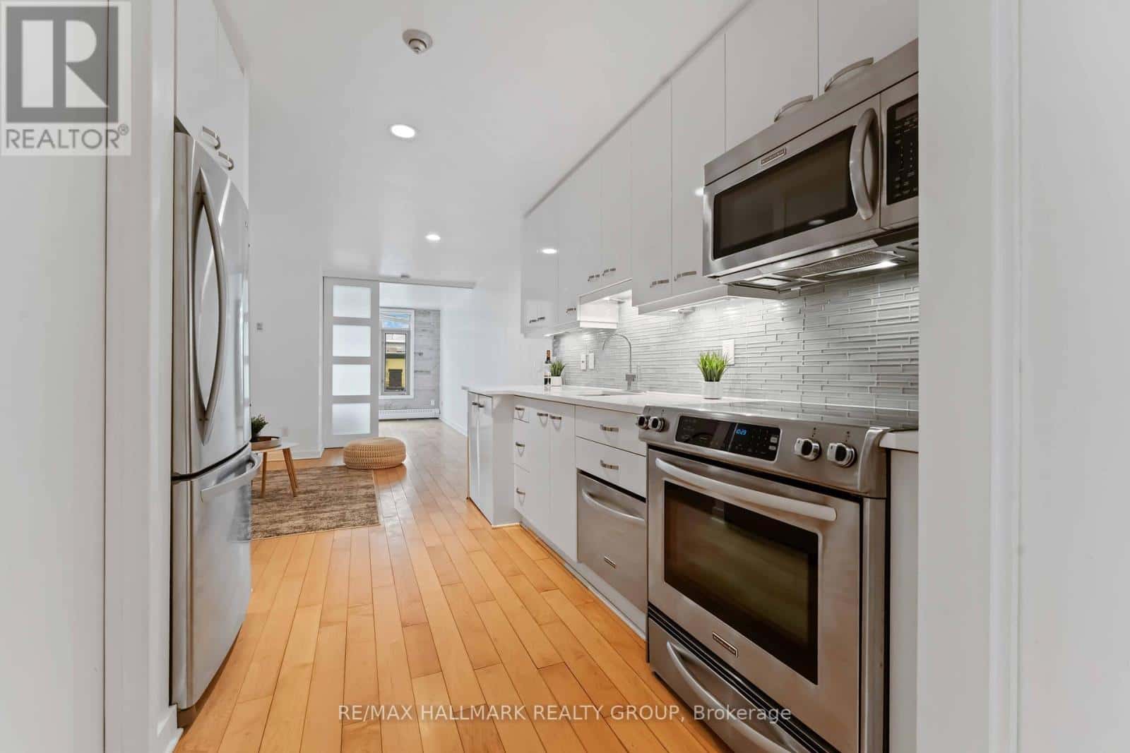 15 - 202 ST. PATRICK STREET — Ottawa, Ontario - Photo 3 of 18