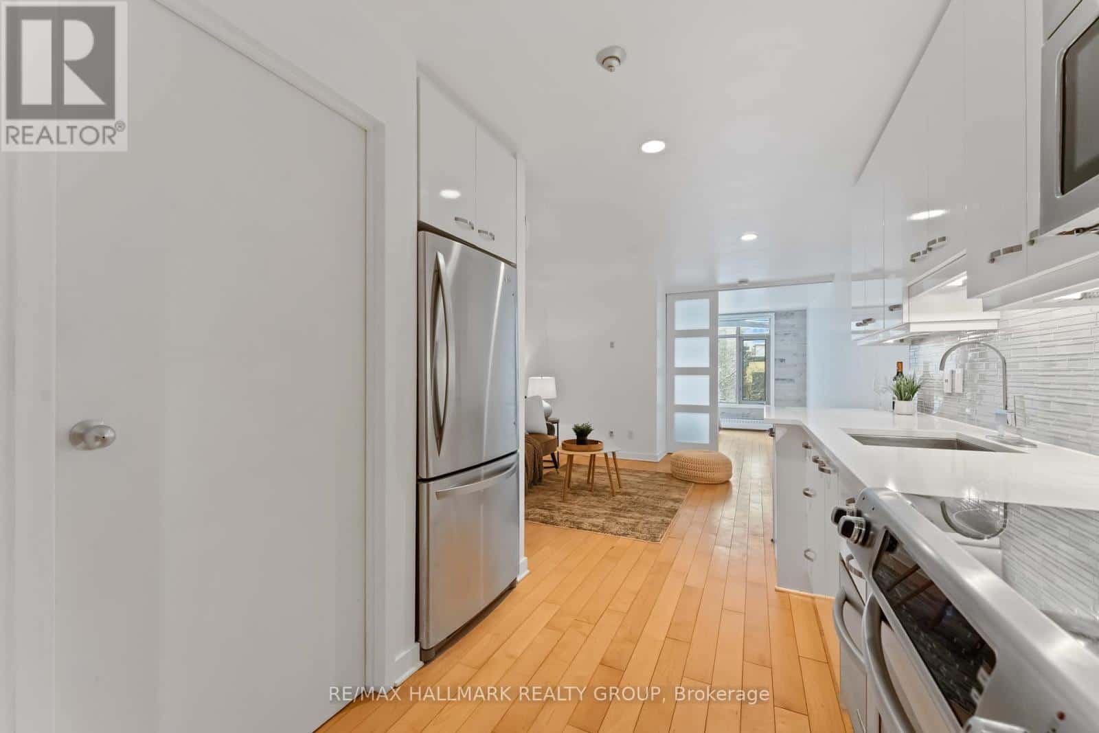 15 - 202 ST. PATRICK STREET — Ottawa, Ontario - Photo 4 of 18