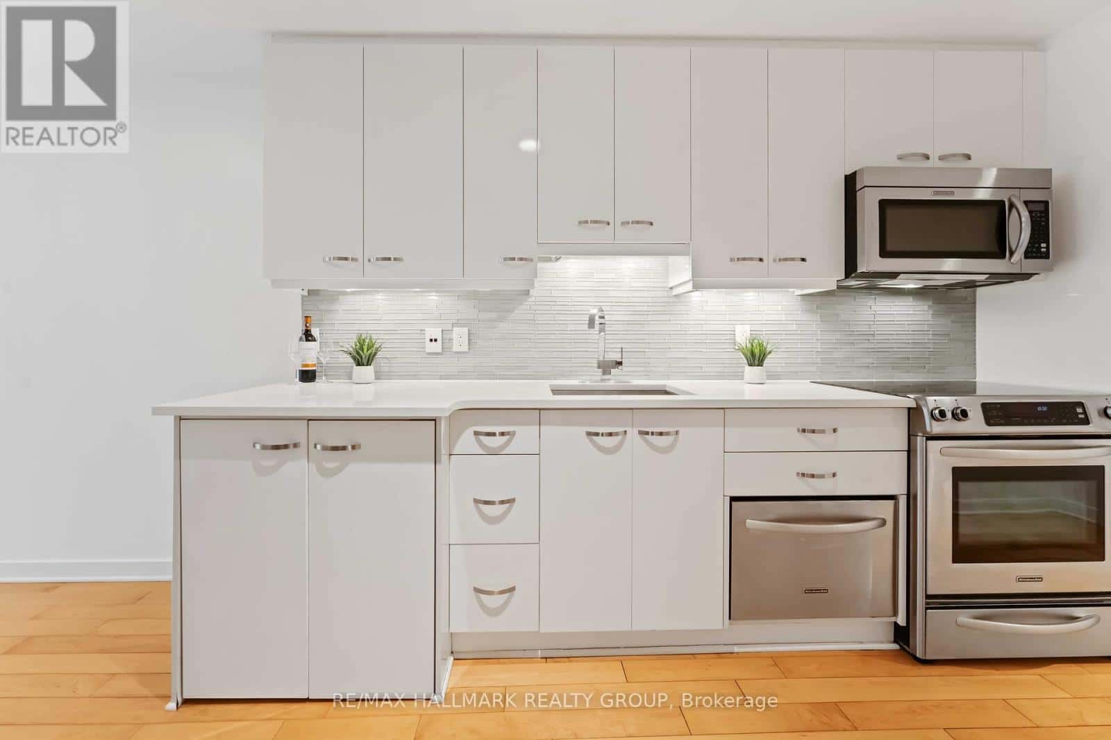 15 - 202 ST. PATRICK STREET — Ottawa, Ontario - Photo 5 of 18