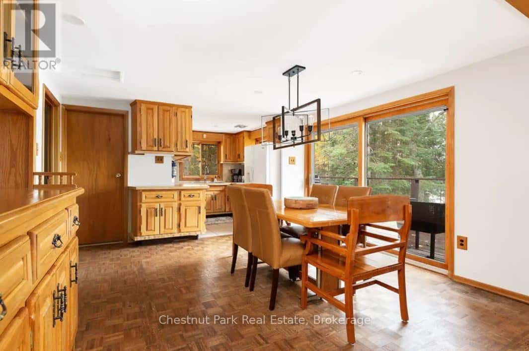 275 NORTH MENOMINEE LK ROAD — Lake of Bays (Mclean), Ontario - Photo 4 of 29