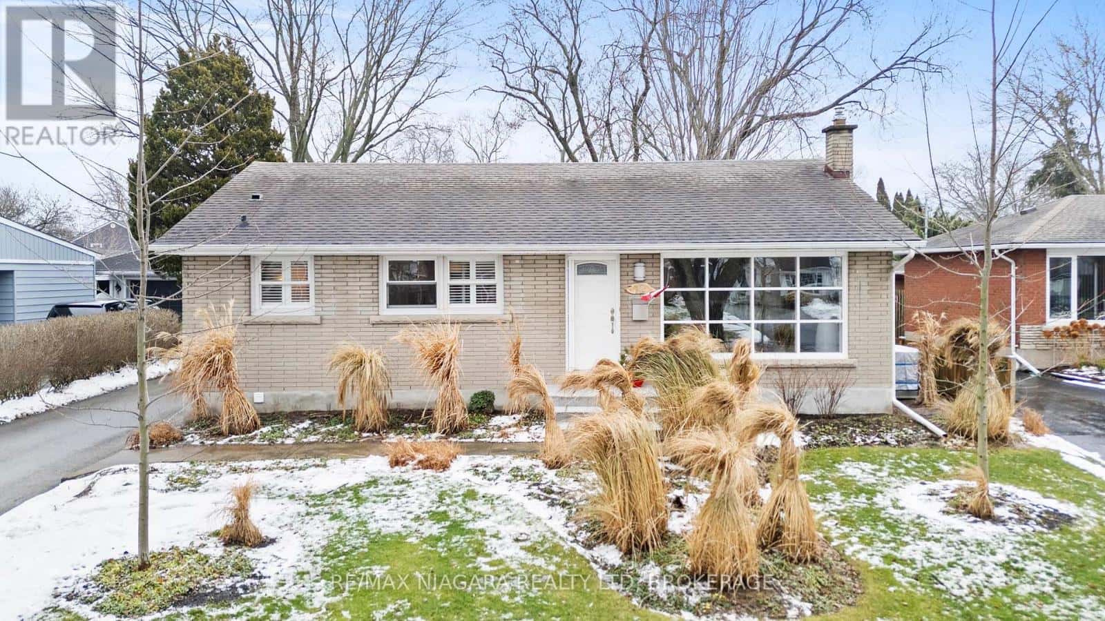 12 HOME STREET — Welland (Prince Charles), Ontario - Photo 2 of 43