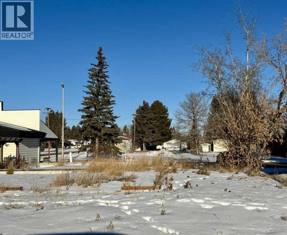 5135 50 Avenue — Caroline, Alberta - Main photo