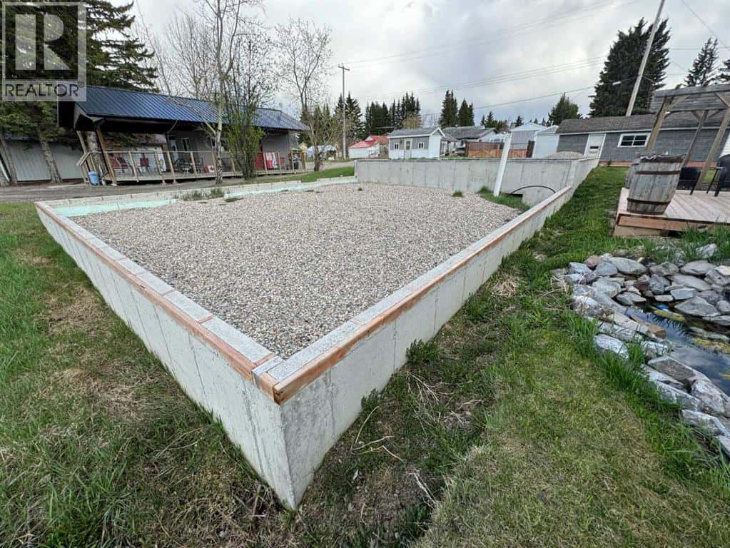 5135 50 Avenue — Caroline, Alberta - Photo 5 of 9