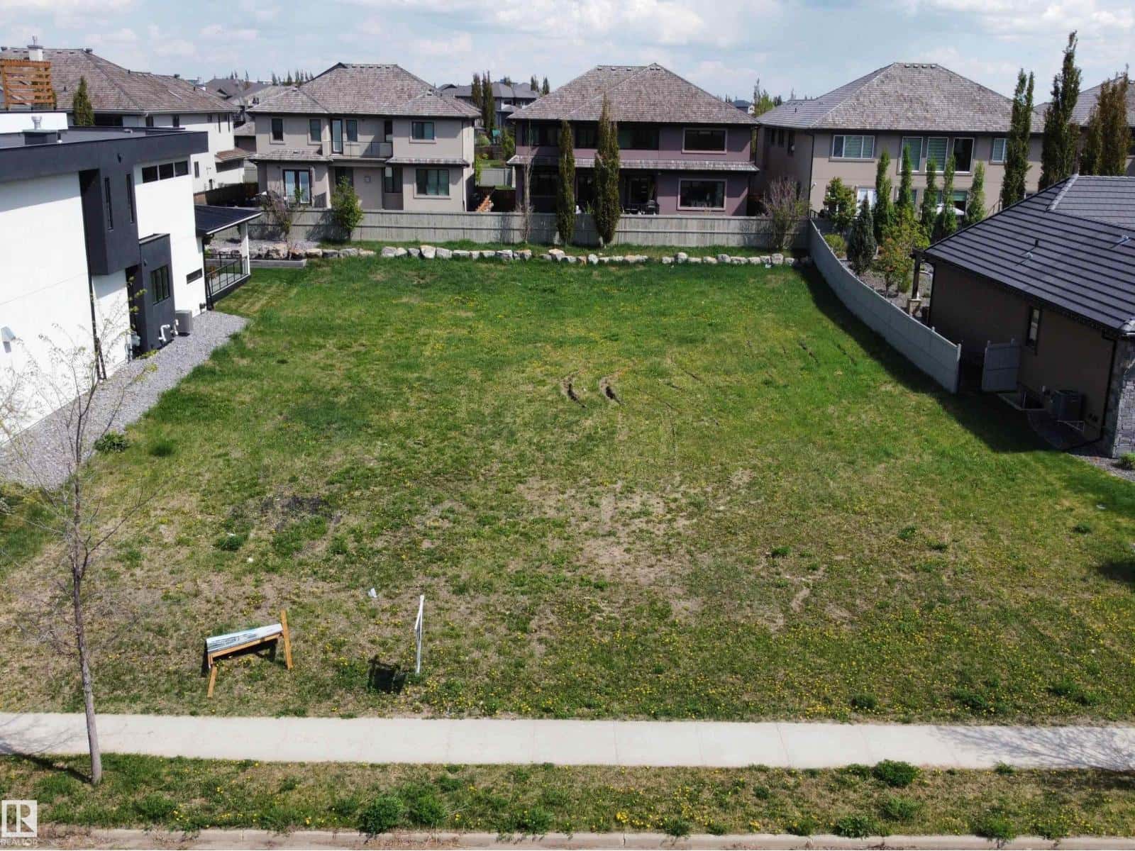 21 WINDERMERE DR SW — Edmonton, Alberta - Photo 4 of 7