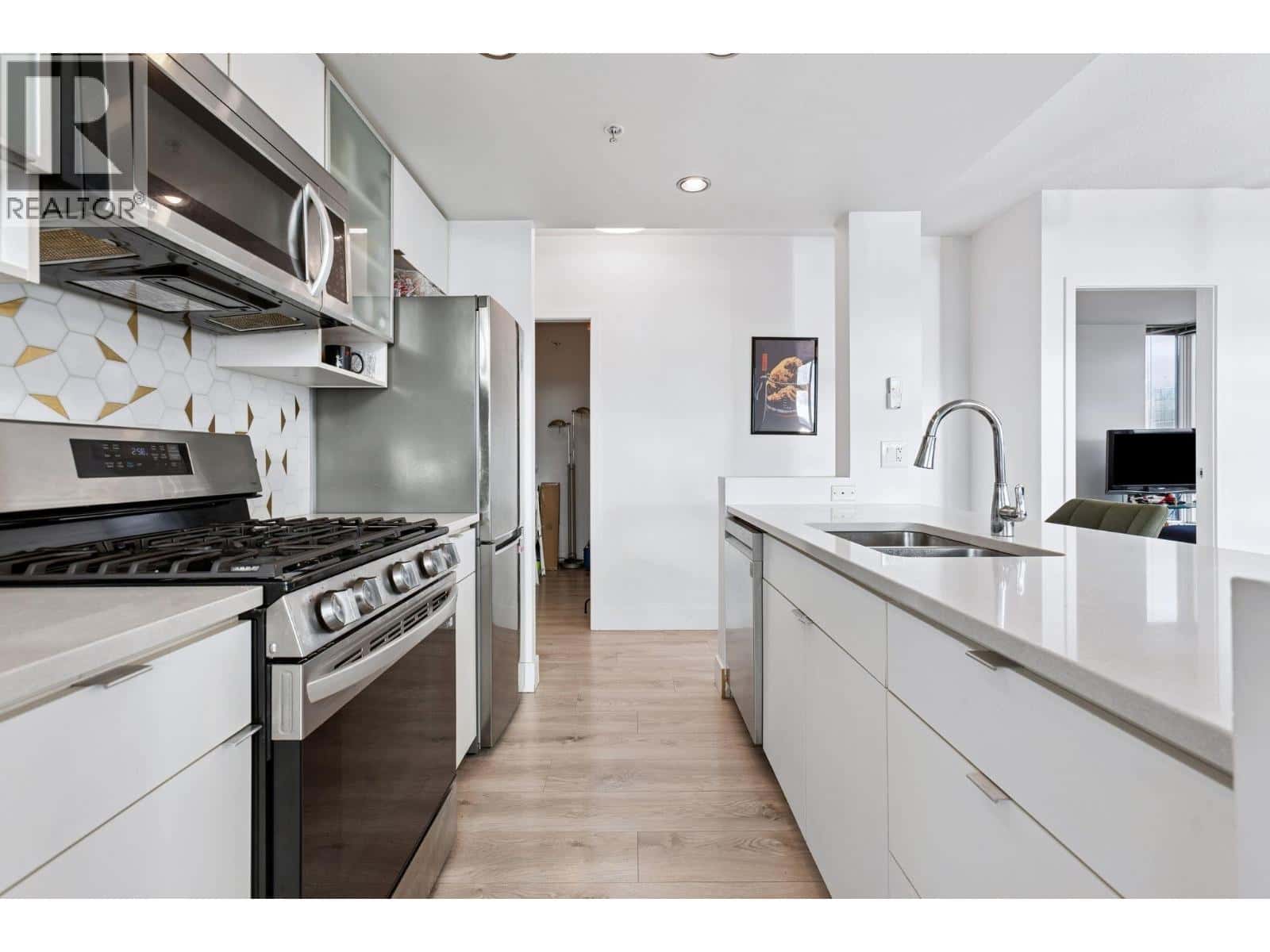 2602 939 EXPO BOULEVARD — Vancouver, British Columbia - Photo 5 of 35