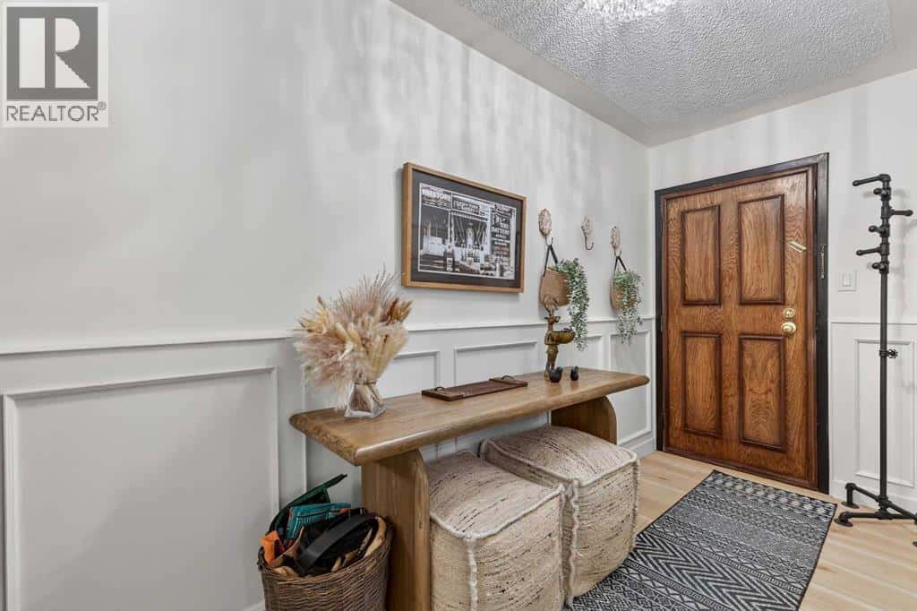 302, 330 26 Avenue SW — Calgary, Alberta - Photo 2 of 43