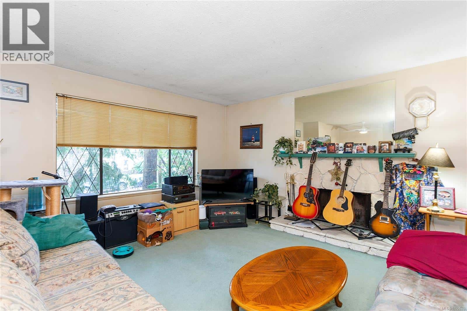 2376 York Cres — Nanaimo, British Columbia - Photo 3 of 40