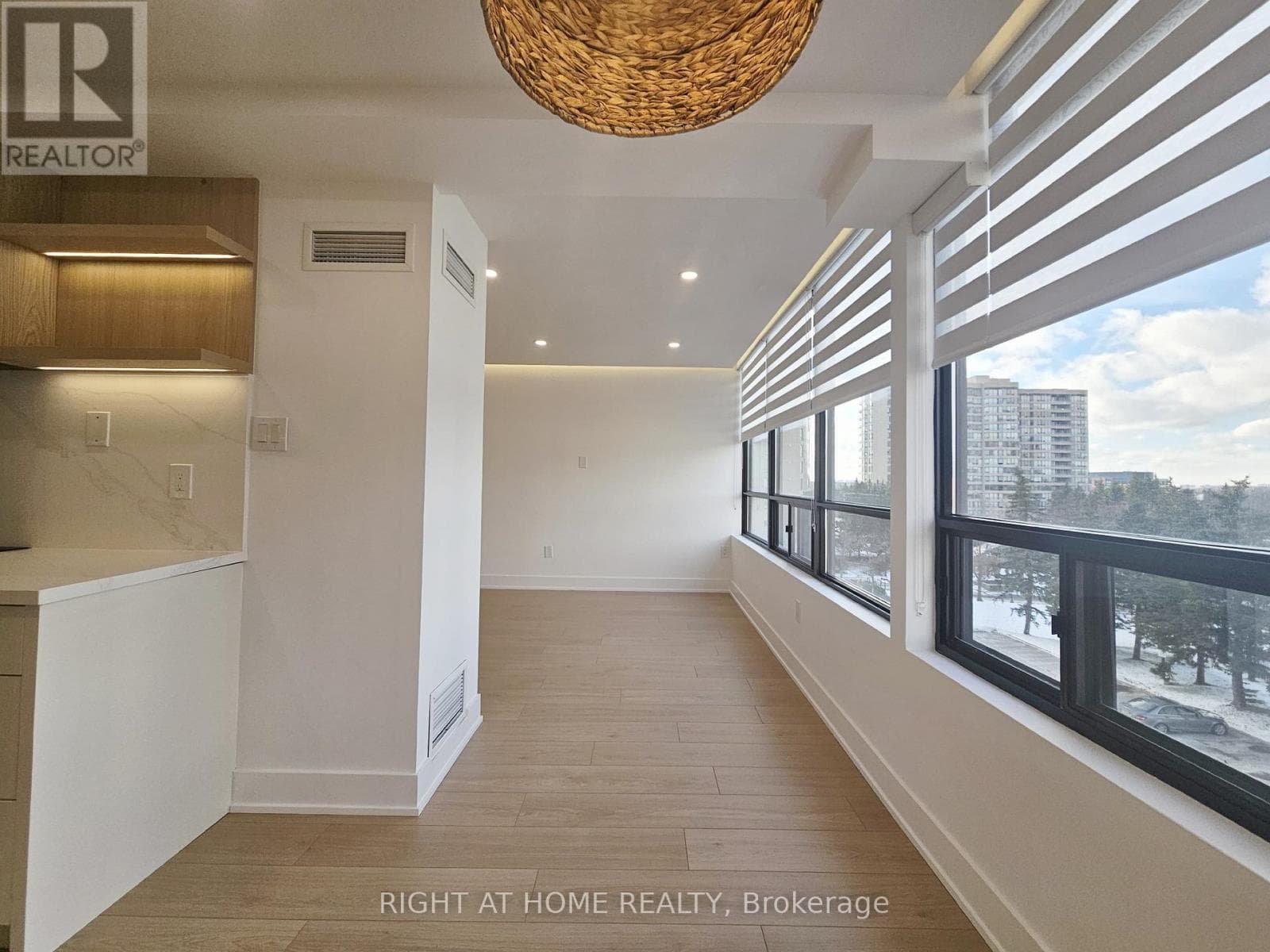 512 - 7460 BATHURST STREET — Vaughan (Brownridge), Ontario - Main photo