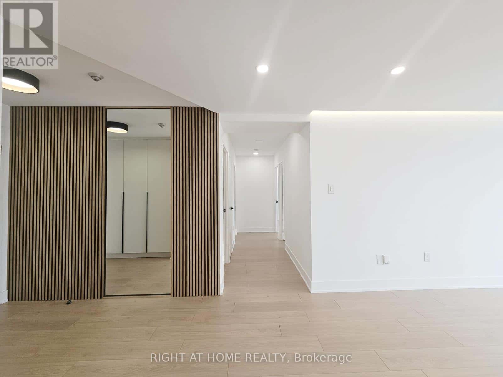 512 - 7460 BATHURST STREET — Vaughan (Brownridge), Ontario - Photo 3 of 46