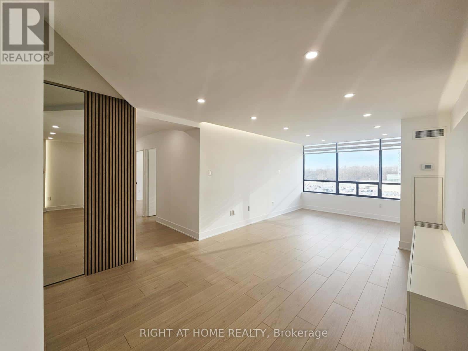 512 - 7460 BATHURST STREET — Vaughan (Brownridge), Ontario - Photo 4 of 46