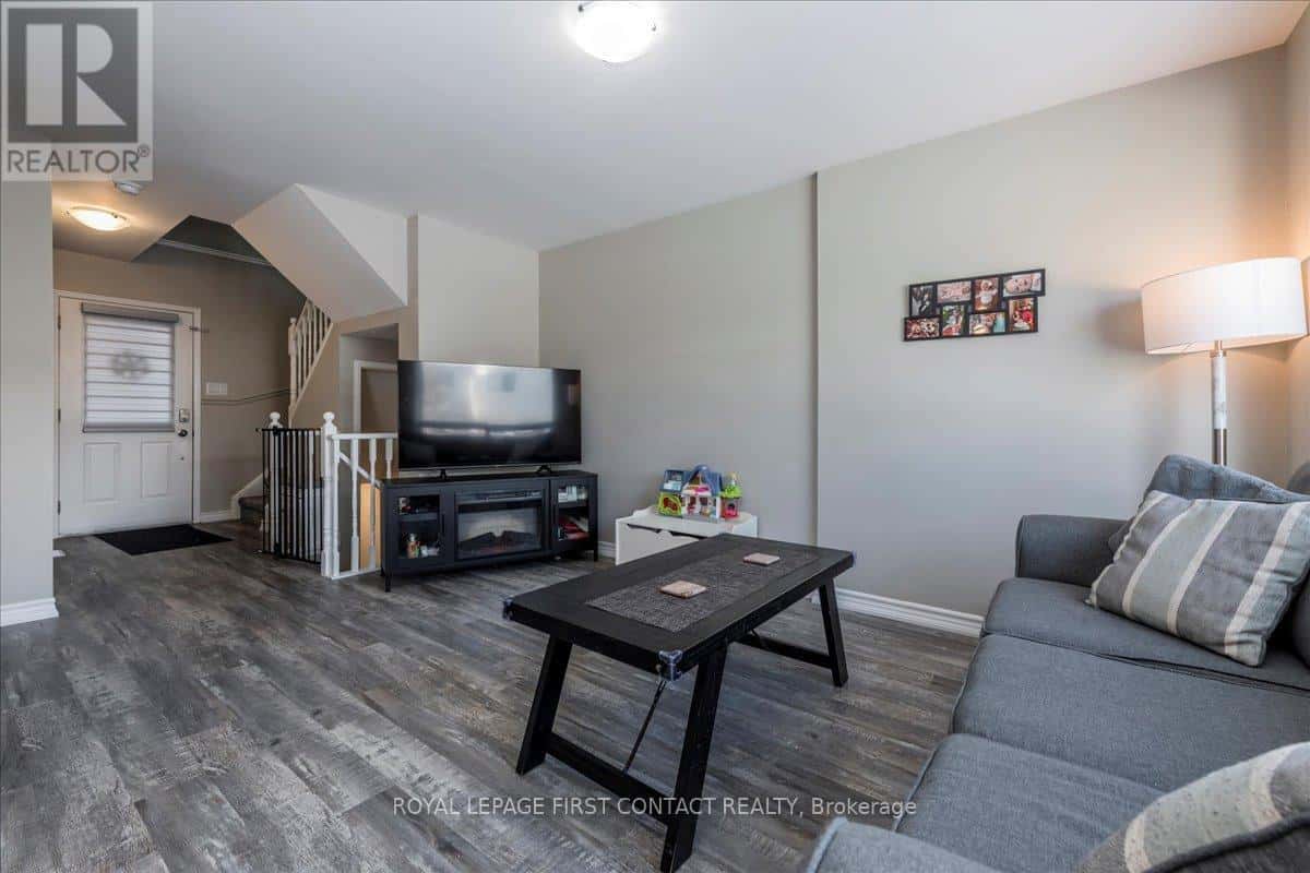 193 PICKETT CRESCENT — Barrie (Painswick North), Ontario - Photo 4 of 26