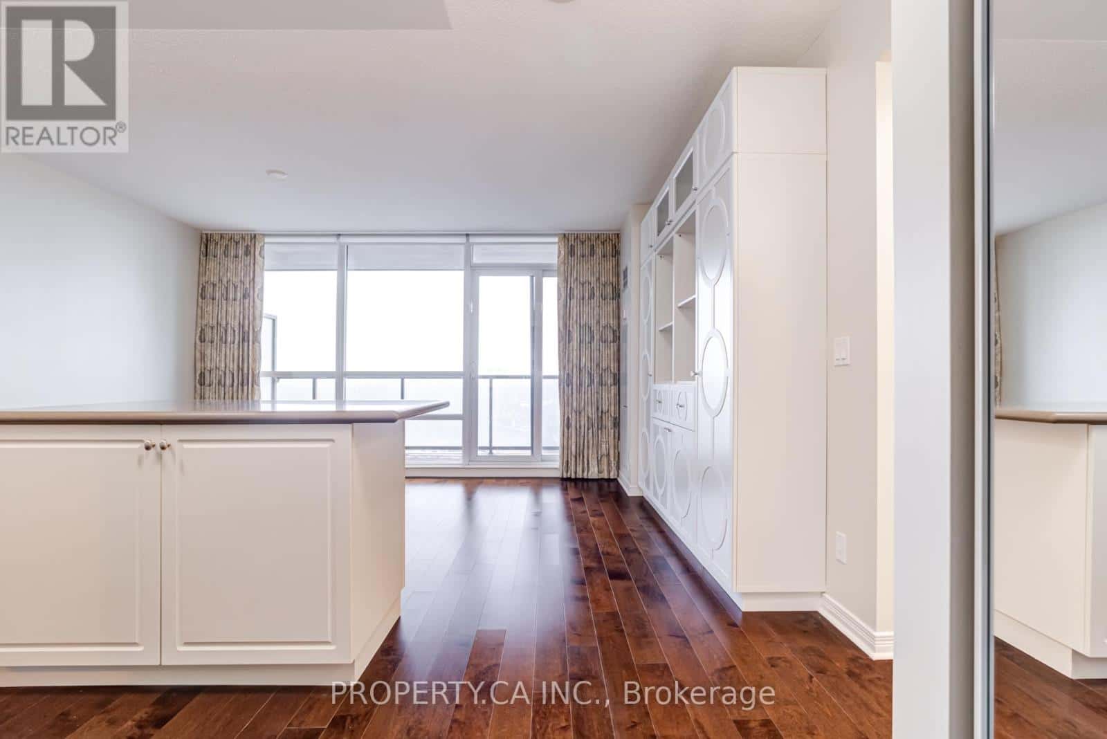 903 - 2230 LAKE SHORE BOULEVARD W — Toronto (Mimico), Ontario - Photo 3 of 23