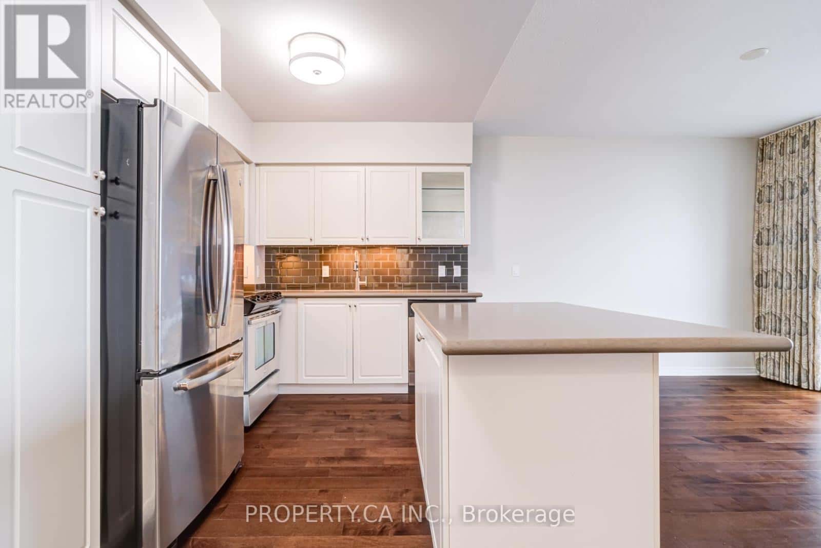 903 - 2230 LAKE SHORE BOULEVARD W — Toronto (Mimico), Ontario - Photo 4 of 23