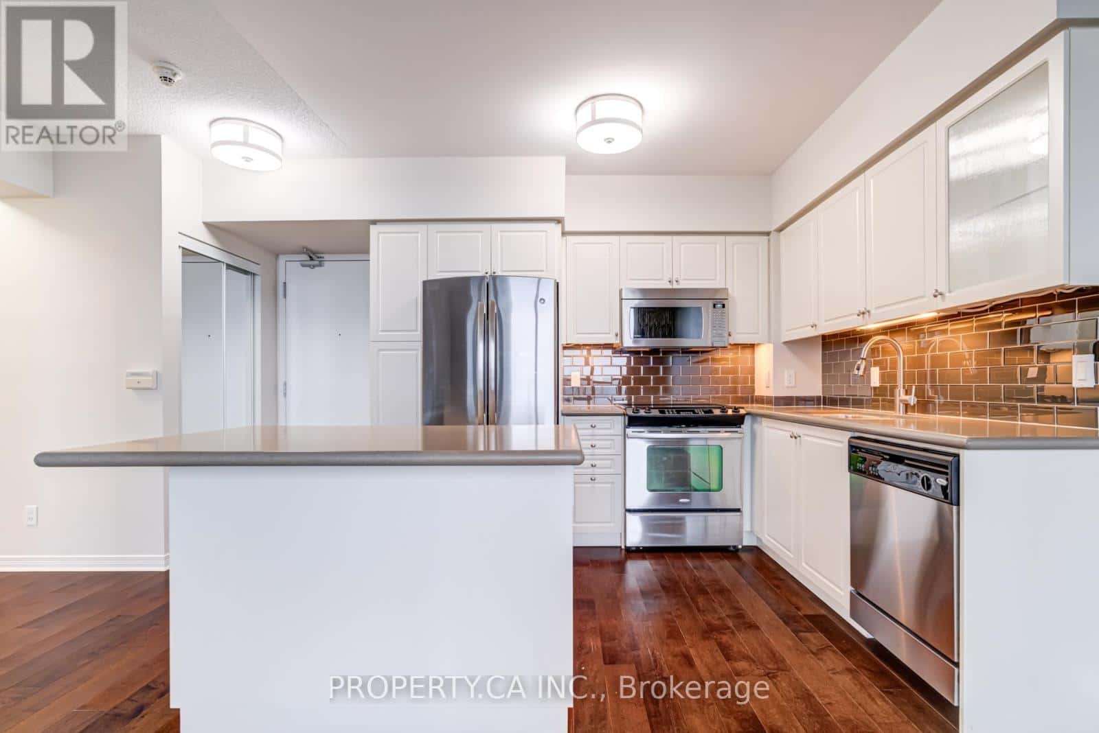 903 - 2230 LAKE SHORE BOULEVARD W — Toronto (Mimico), Ontario - Photo 5 of 23