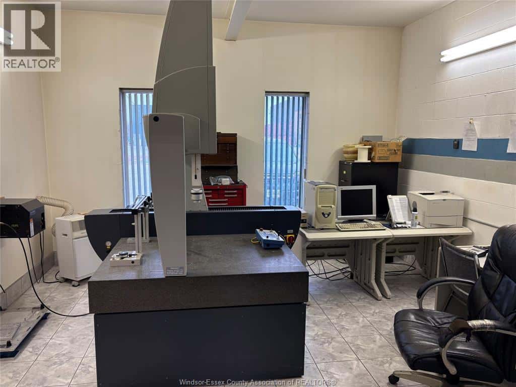 2105 ASTOR CRESCENT — Tecumseh, Ontario - Photo 4 of 13