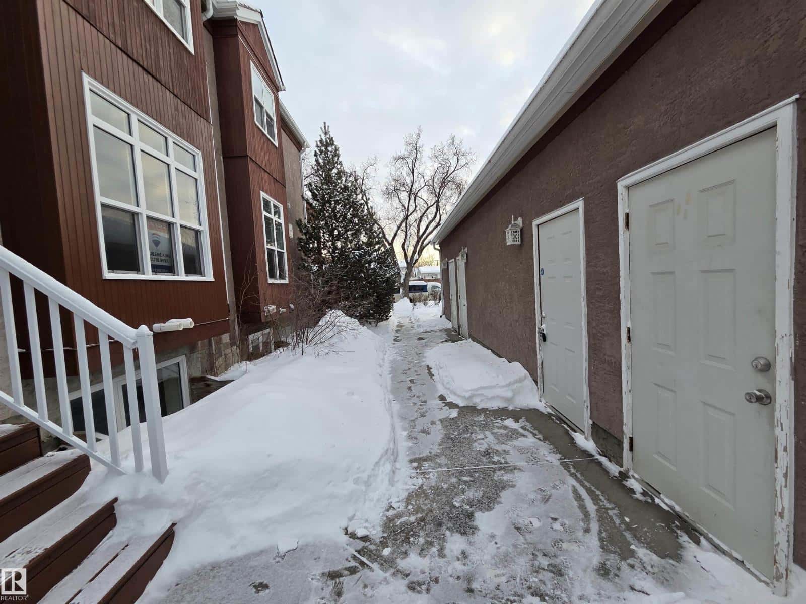 9306 91 ST NW — Edmonton, Alberta - Photo 3 of 50