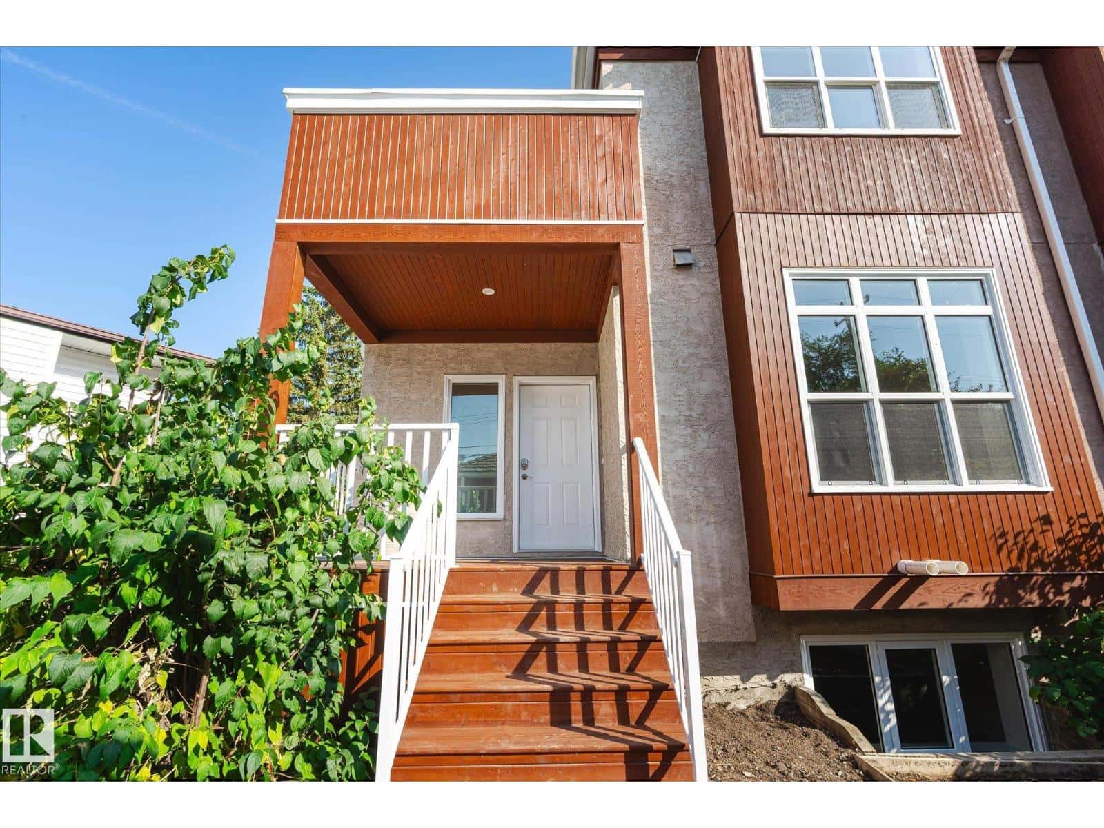 9306 91 ST NW — Edmonton, Alberta - Photo 4 of 50