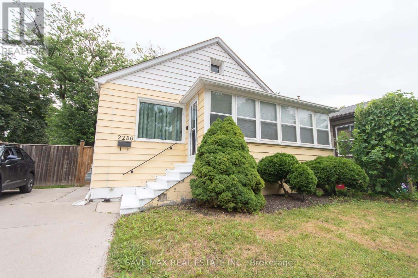 2236 CHURCH STREET — Windsor, Ontario - Photo 2 of 43