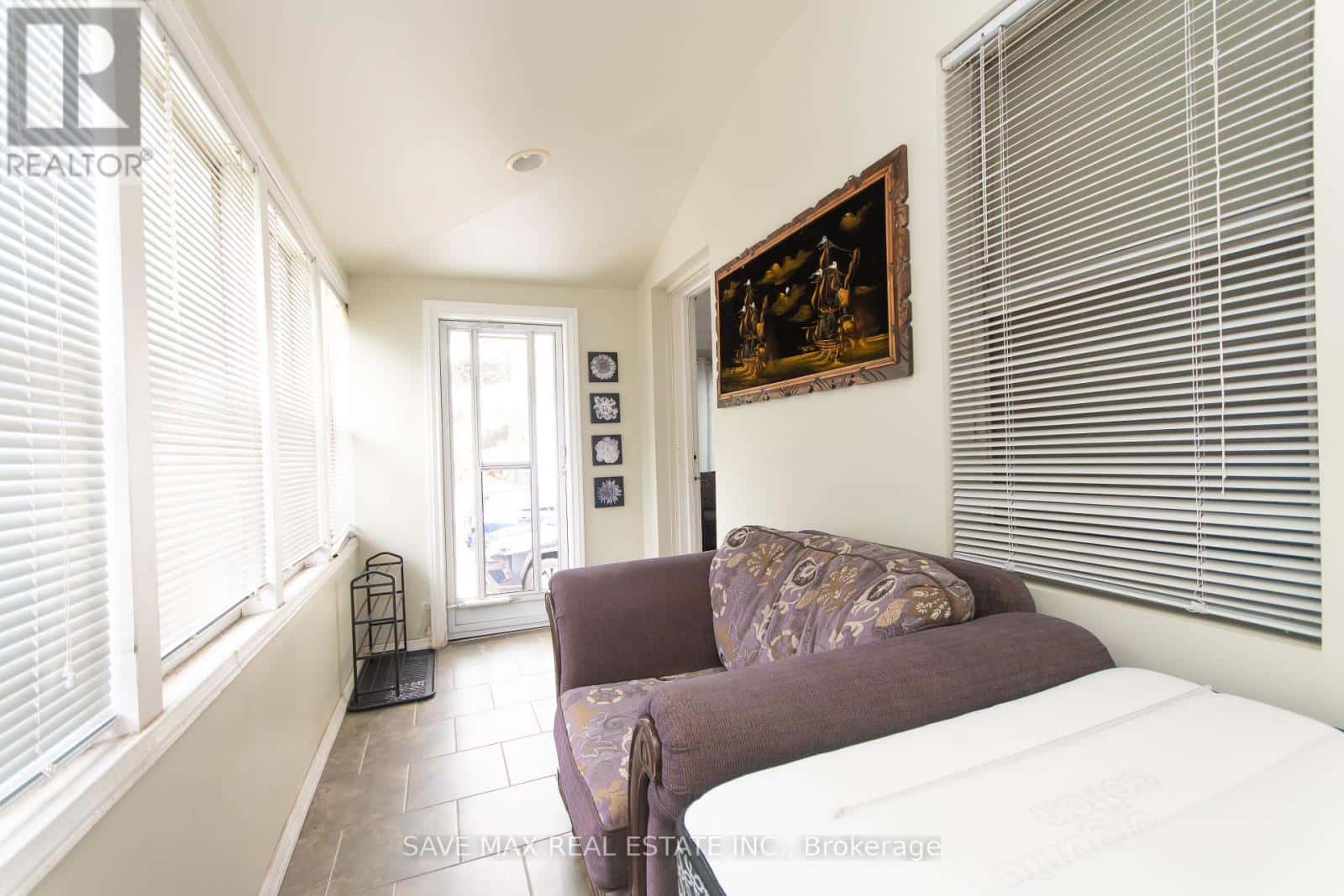 2236 CHURCH STREET — Windsor, Ontario - Photo 5 of 43