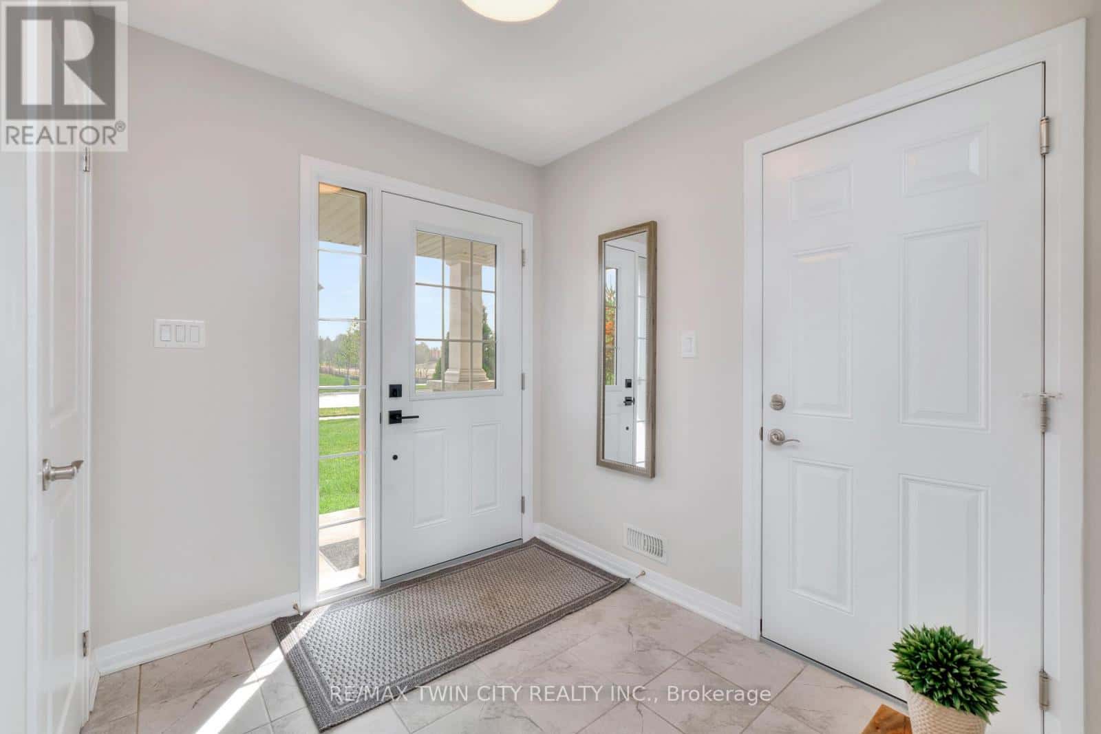 41 SPORTSMAN HILL STREET — Kitchener, Ontario - Photo 5 of 50